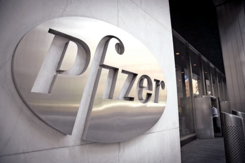 Pfizer, con cautela por AstraZeneca