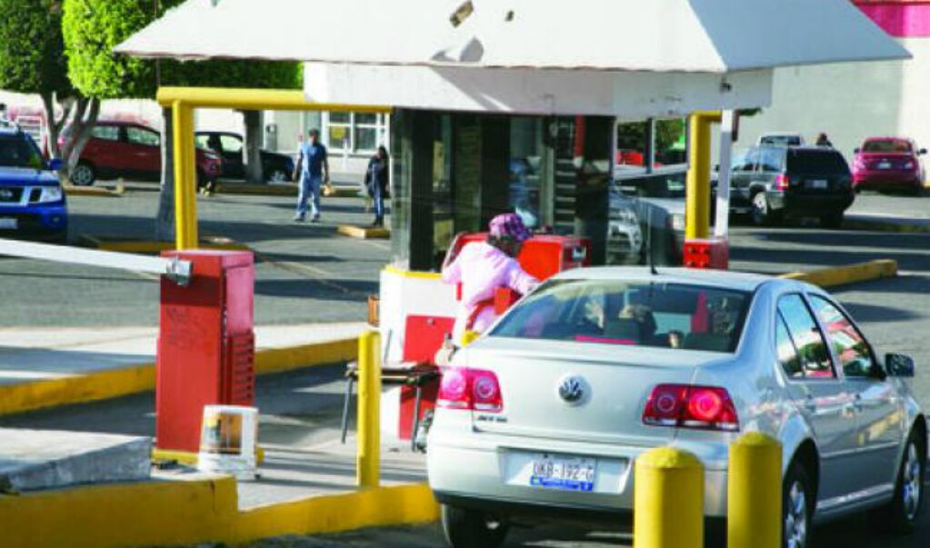 Promueve diputado estacionamiento gratis