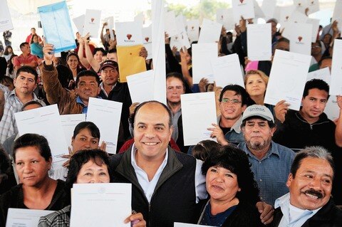 Entregan títulos de propiedad