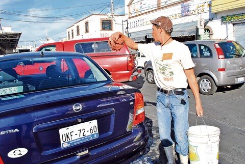 Franeleros, “dueños” de  calles del centro