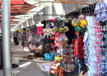 Cinco a uno superan ambulantes al comercio establecido