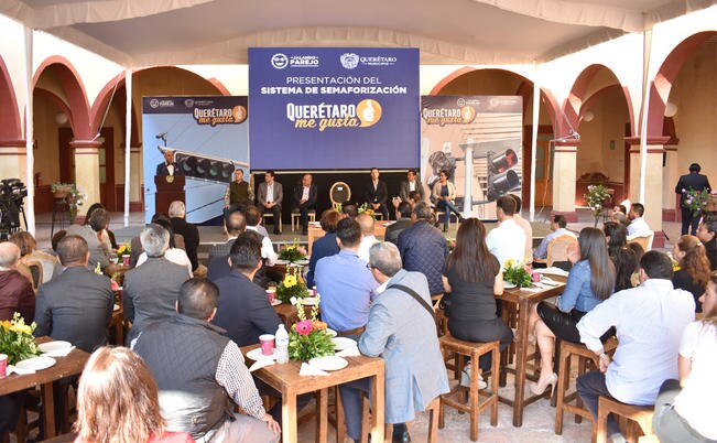 El presidente municipal de Querétaro, Marcos Aguilar Vega, destacó que en materia de movilidad, con distintas acciones, la administración municipal ha invertido 2 mil 200 millones de pesos. (ESPECIAL)