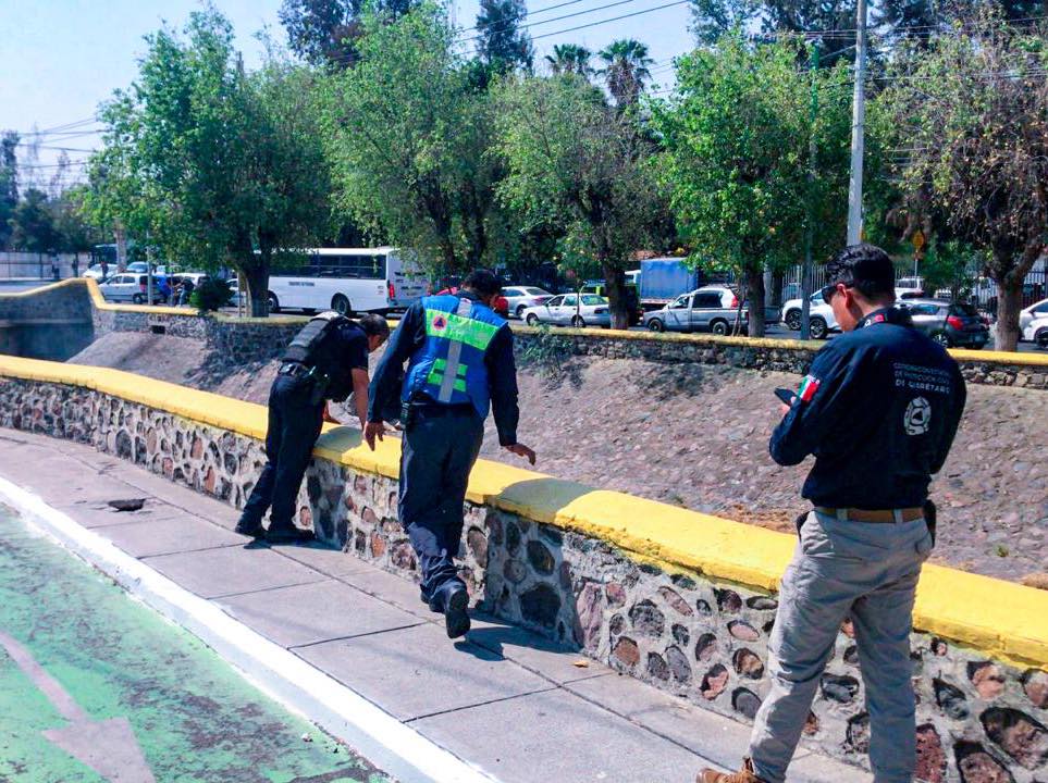 Incendio provoca colapso en red pluvial sobre Av. Universidad; autoridades atienden emergencia