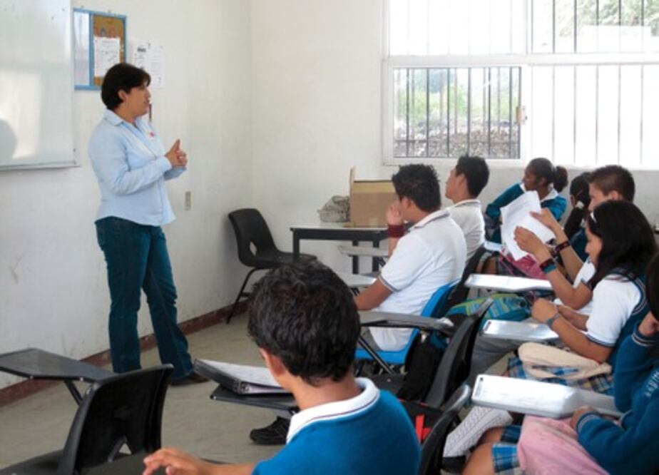  Capacitarán a 33% de maestros de primaria