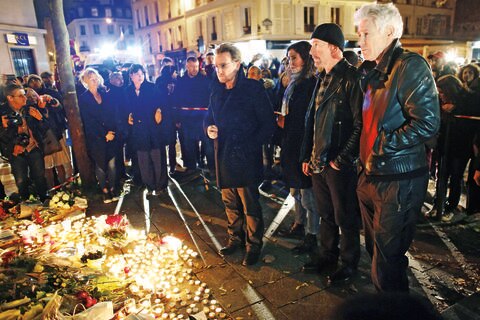 Flores y oraciones por París