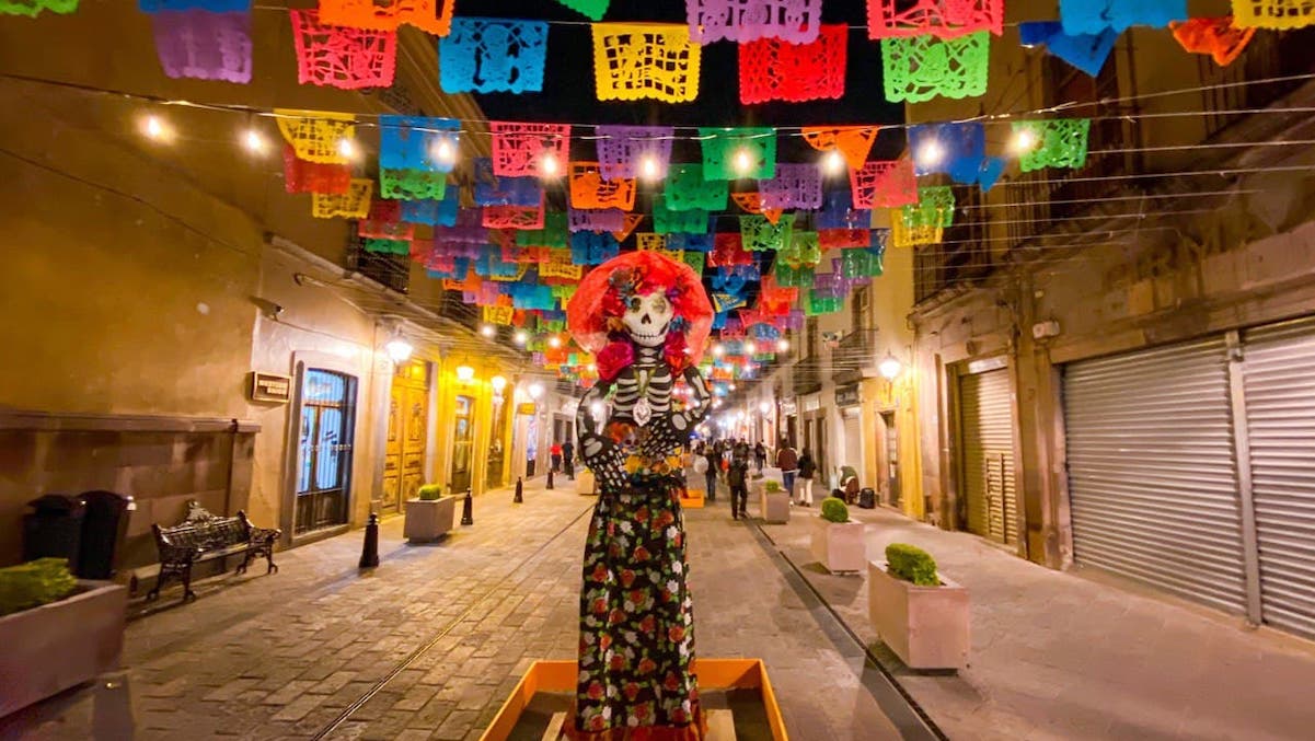 Échale un ojo: así inician los festejos por el Día de Muertos en Querétaro