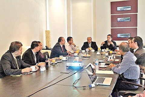 Discuten reformas a la Constitución Federal