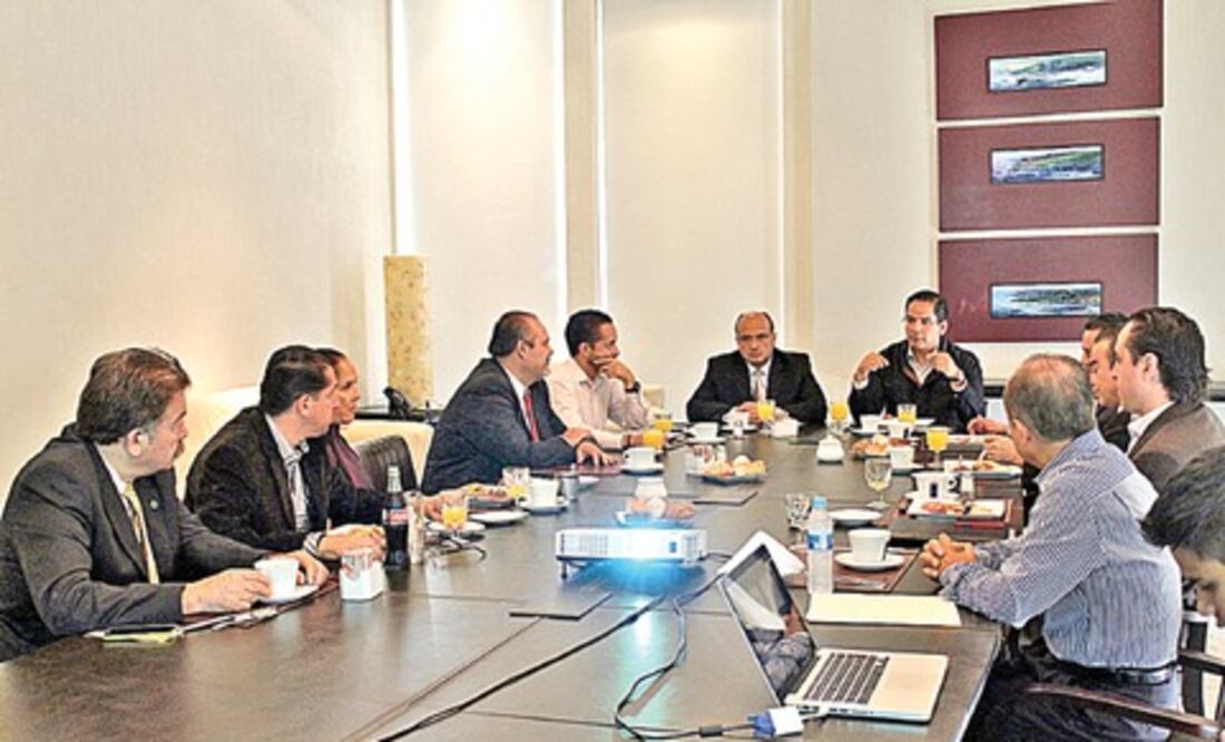 Discuten reformas a la Constitución Federal