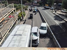 Choque entre tres vehículos provoca cierre total en la carretera estatal 200