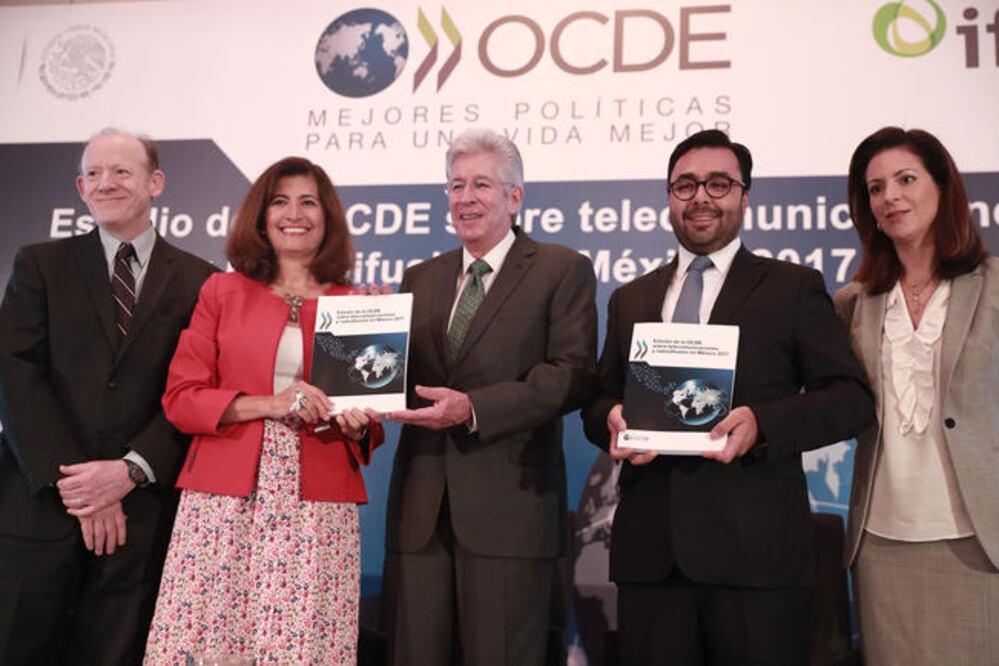 La OCDE presentó ayer el Estudio sobre Telecomunicaciones y Radiodifusión en México 2017 (ALEJANDRA LEYVA. EL UNIVERSAL)