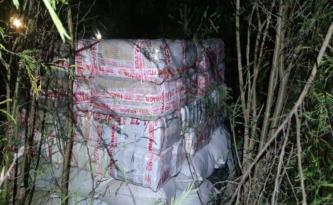 Atrás de un panteón, encuentran más de 3 toneladas de droga en Culiacán, tierra del Chapo