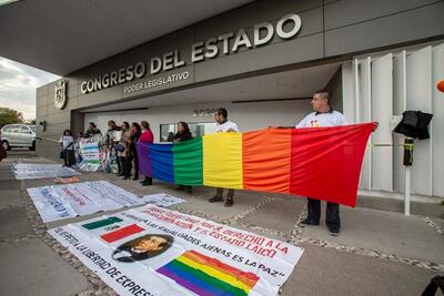 Piden descongelar plan de bodas gay