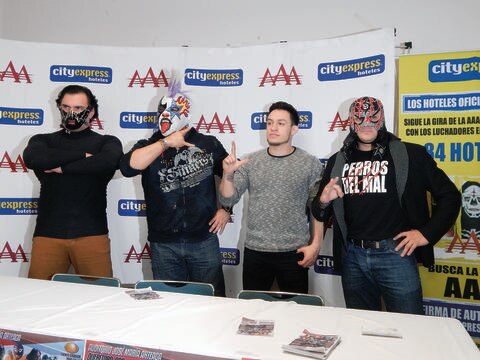 Gladiadores conviven con aficionados