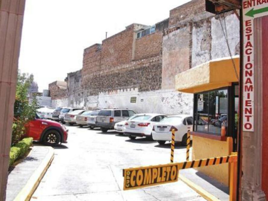 Buscan regular los estacionamientos
