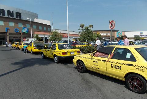 Impulsan preparación turística para taxistas