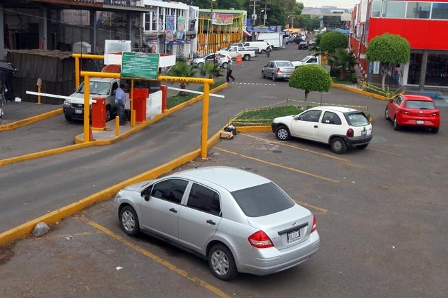 Esperan mayor flujo en centros comerciales