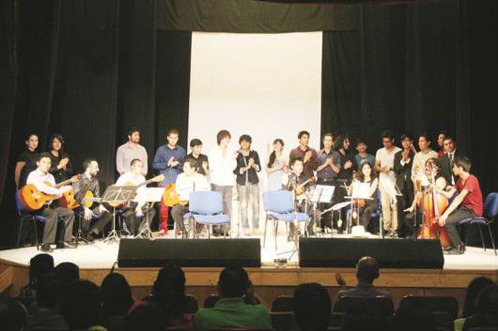 Alumnos de la FBA ofrecen concierto