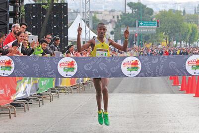 Kipyego domina el Querétaro Maratón