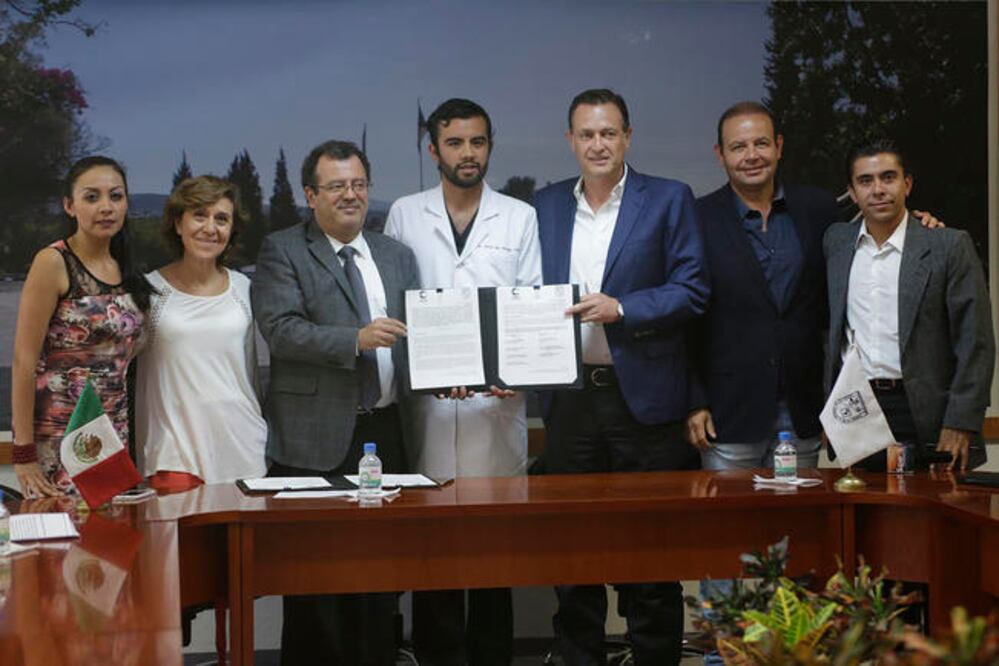 El edil y el rector Gilberto Herrera firmaron el convenio de colaboración. He r re ra reiteró la necesidad de dotar a instituciones educativas de un presupuesto “justo” (ESPECIAL)