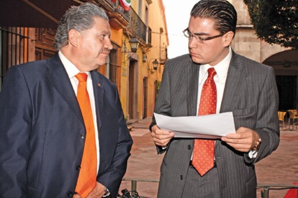 Acosan a trabajadores de SEP: diputado