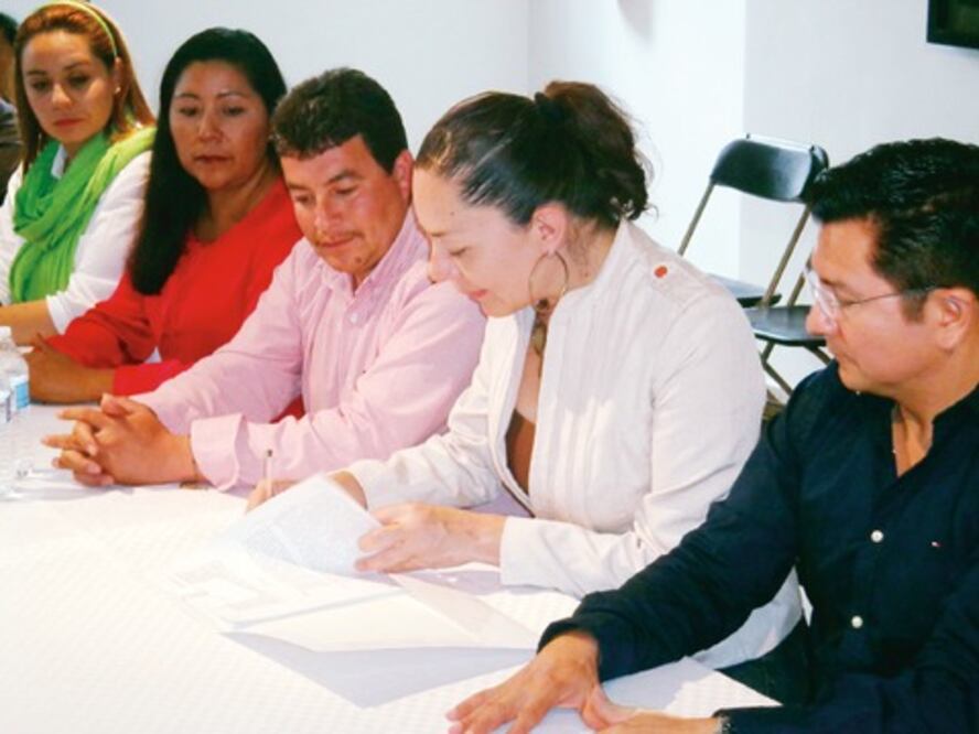 Firman convenio en favor de la cultura