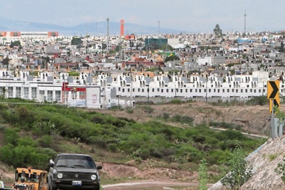 Estudiarán calidad de casas, dice secretario