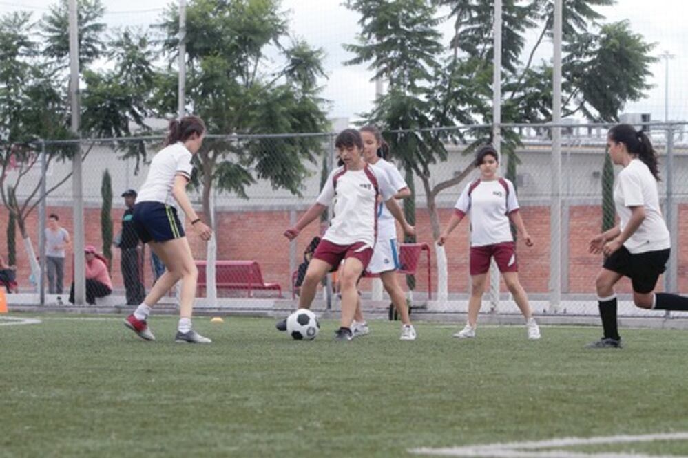 Por la formación de mujeres exitosas