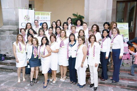 Se unen mujeres empresarias