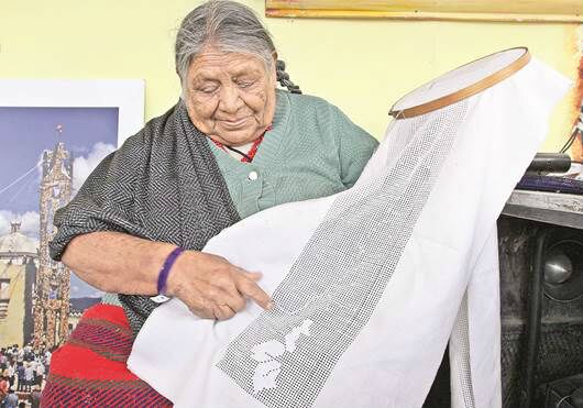 Dan impulso al trabajo de artesanas