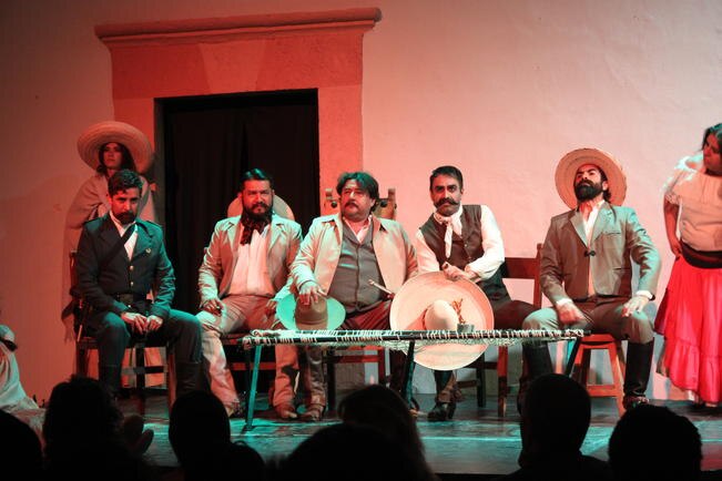 Cumplen mil funciones de hacer teatro histórico