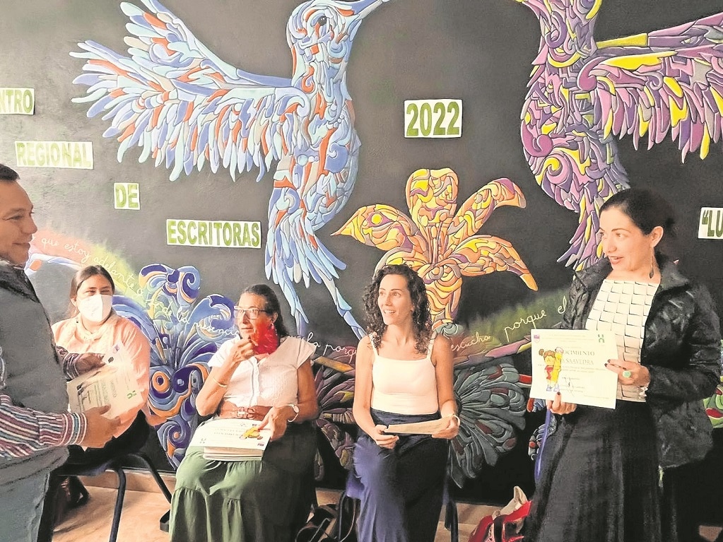 Reconocen a escritoras queretanas en Huimilpan