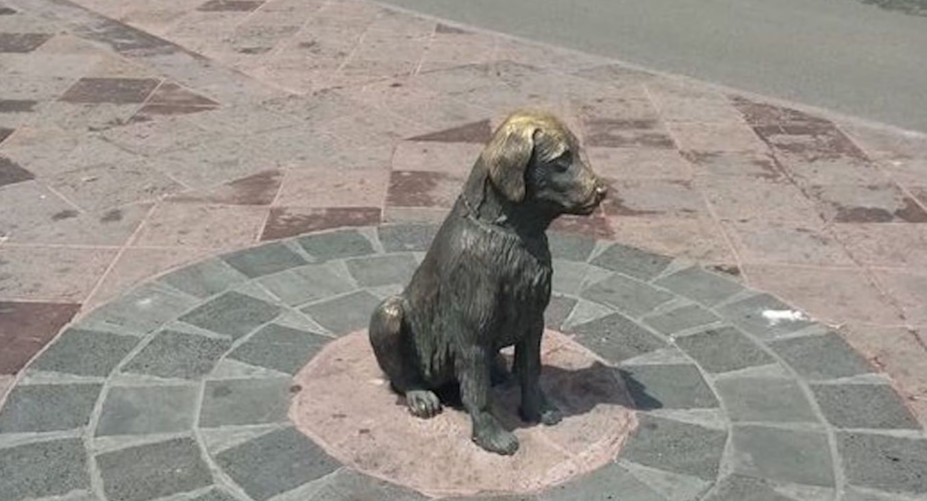 Estatua de Pimpón en la calle Pasteur. Foto: Facebook Carlos Sampson Zaldivar