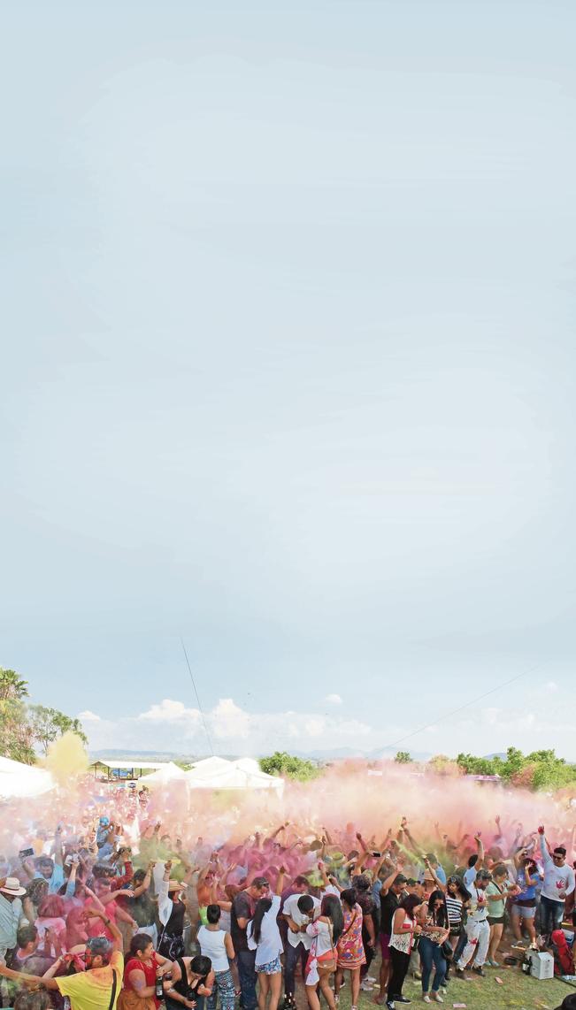 Prepara tus tenis y llénate de color 