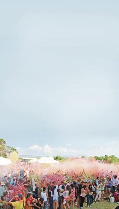 Prepara tus tenis y llénate de color