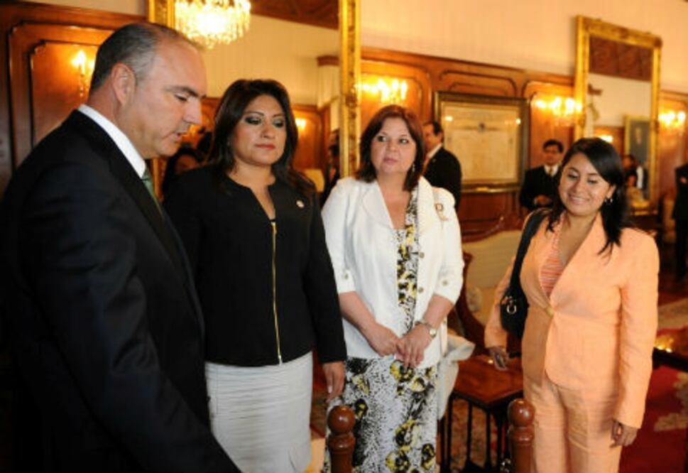 Reciben a Comisión Especial de Feminicidios