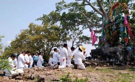 Pese a contingencia, indígenas realizan procesión religiosa en Chiapas