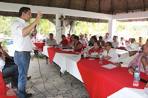 Dirigente del PRI visita zona serrana