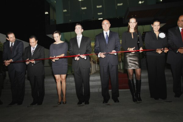 Inaugura gobernador Calzada Notaría Número 30