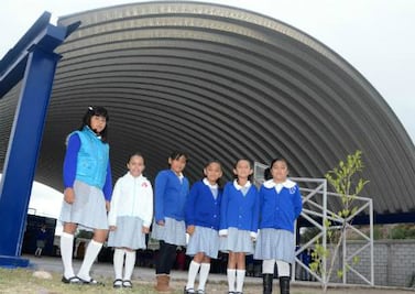 Enrique Vega entrega más arcotechos 