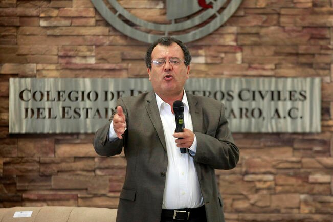 El aspirante llamó a tener cofianza en la educación que se imparte en el país y que se certifique a universidades