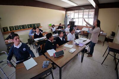 “Su vida cambia cuando aprenden en su lengua”