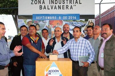 Instalan alumbrado público en Corregidora