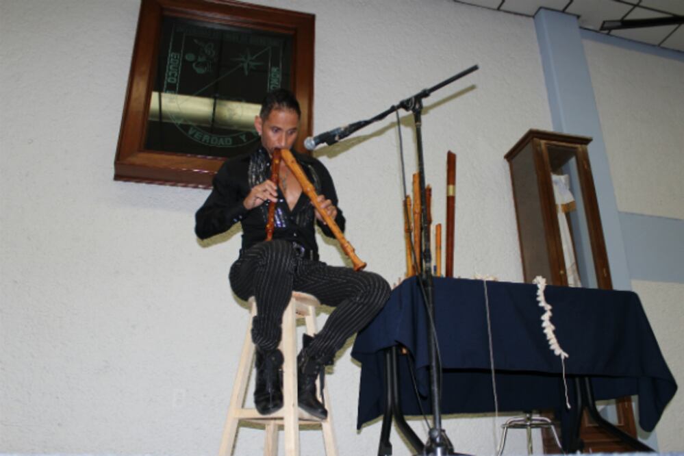 Se presentó en la UAQ el flautista Horacio Franco