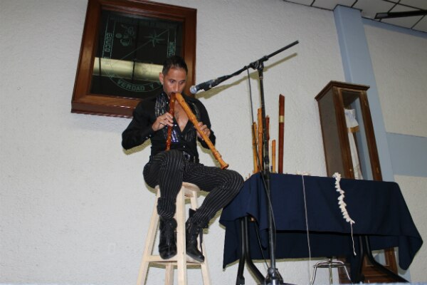 Se presentó en la UAQ el flautista Horacio Franco