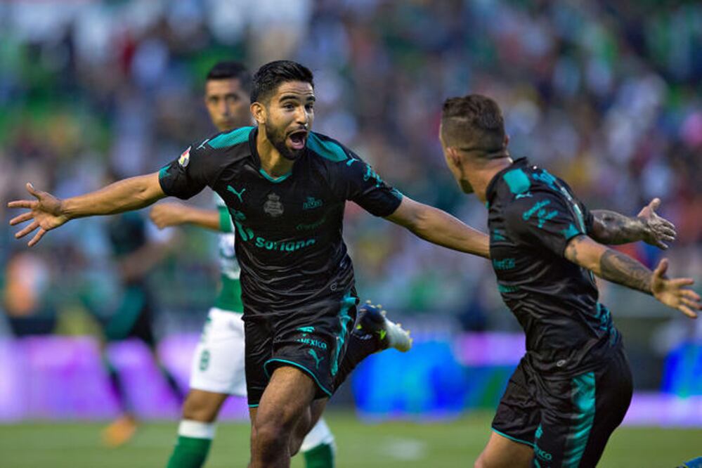 Diego de Buen celebra la anotación con la que Santos consiguió su primera victoria del torneo. (SERGIO MEJÍA. IMAGO7)