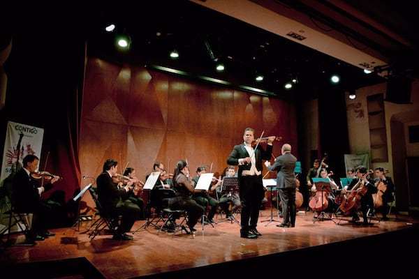 Orquesta-UAQ fusiona música barroca con  rock y heavy metal