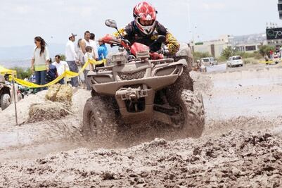 “Festival del lodo” en cuatrimotos