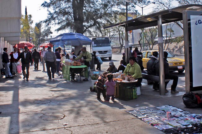 Retiran a 12 mil ambulantes por no contar con permisos