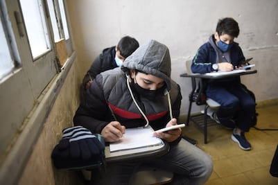 Padres de familia piden que niños ya regresen a las aulas, pese a contagios de Covid