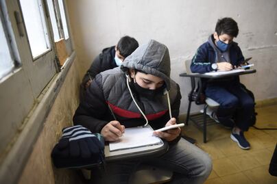 Padres de familia piden que niños ya regresen a las aulas, pese a contagios de Covid